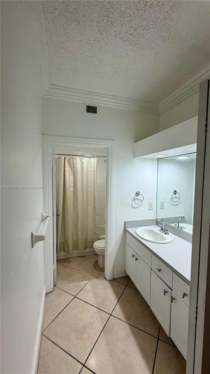 LINCOLN VIEW CONDO - Residential Lease