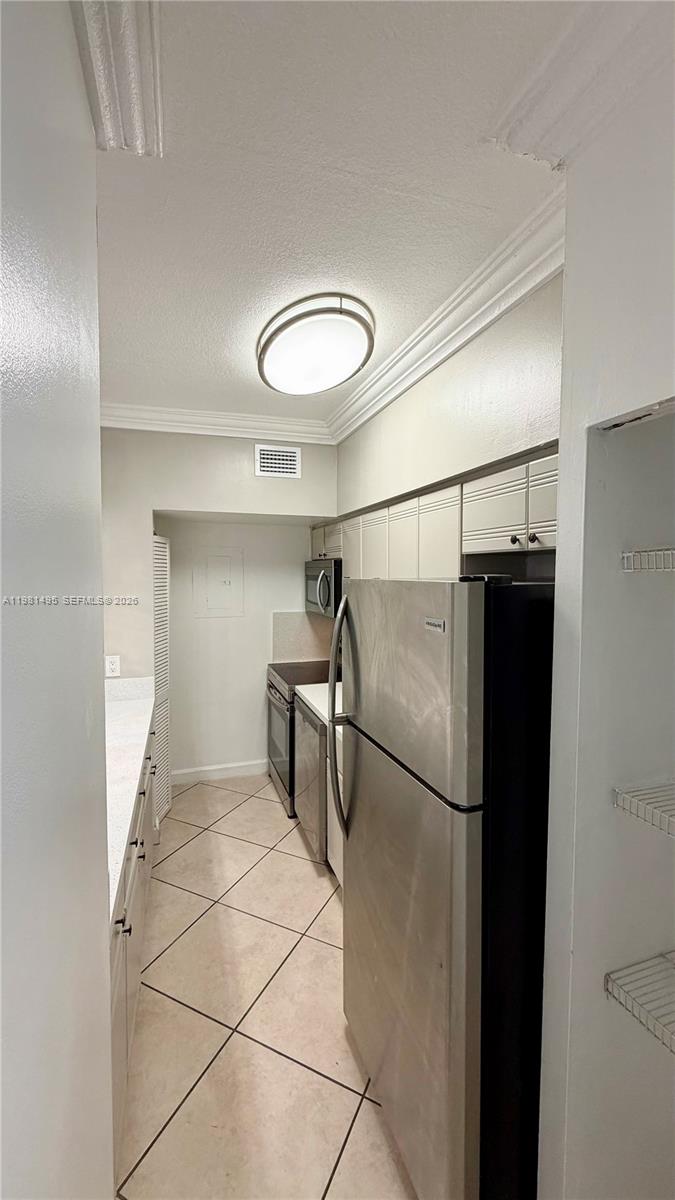 LINCOLN VIEW CONDO - Residential Lease