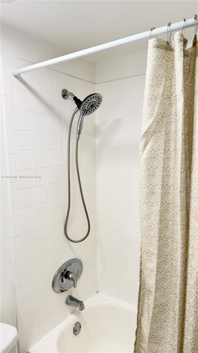 LINCOLN VIEW CONDO - Residential Lease