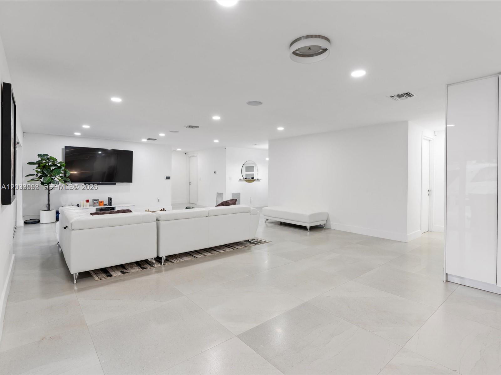 EASTERN SHORES 1ST ADDN - Residential Lease