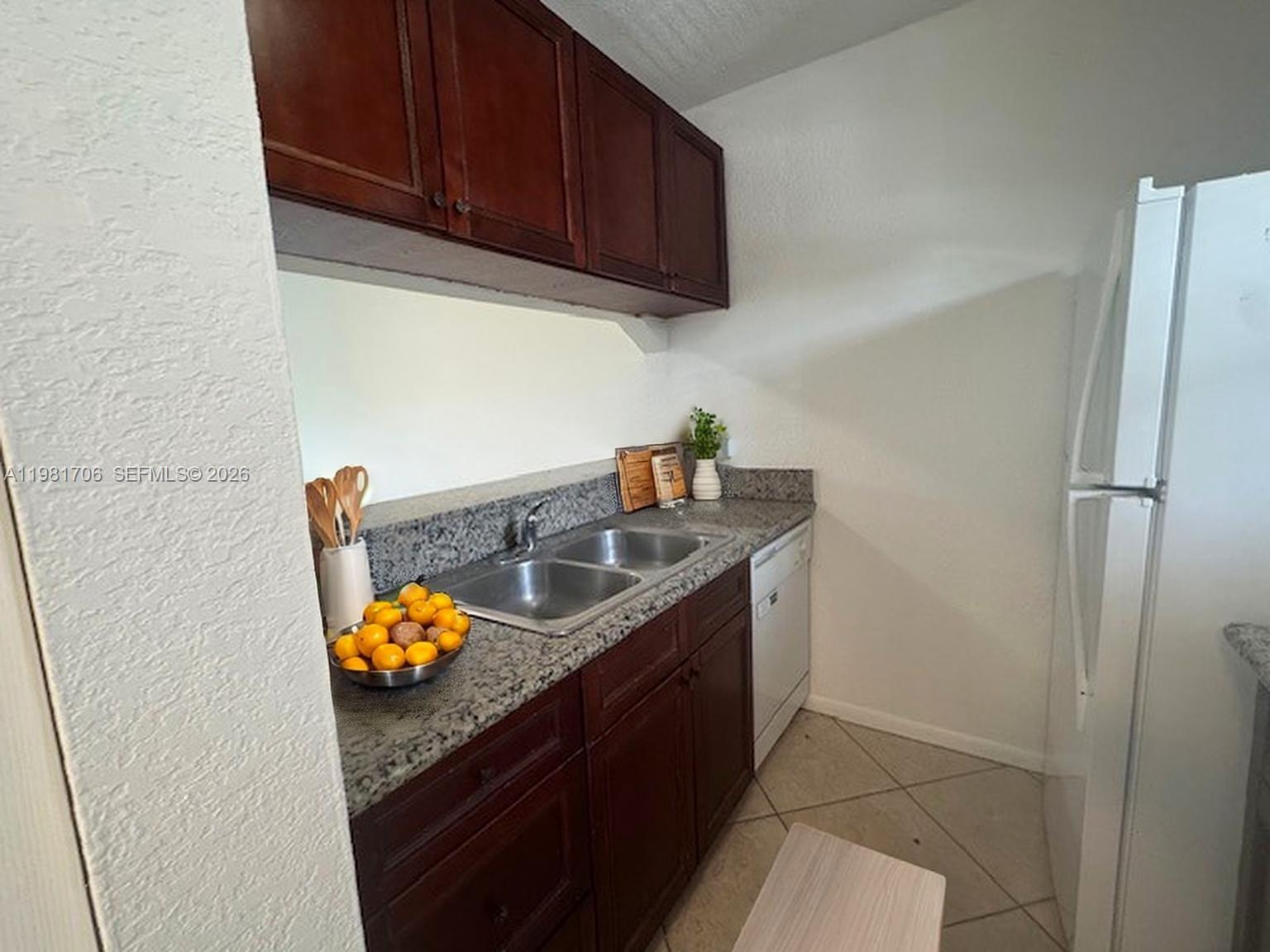 COUNTRY GARDENS CONDO - Residential