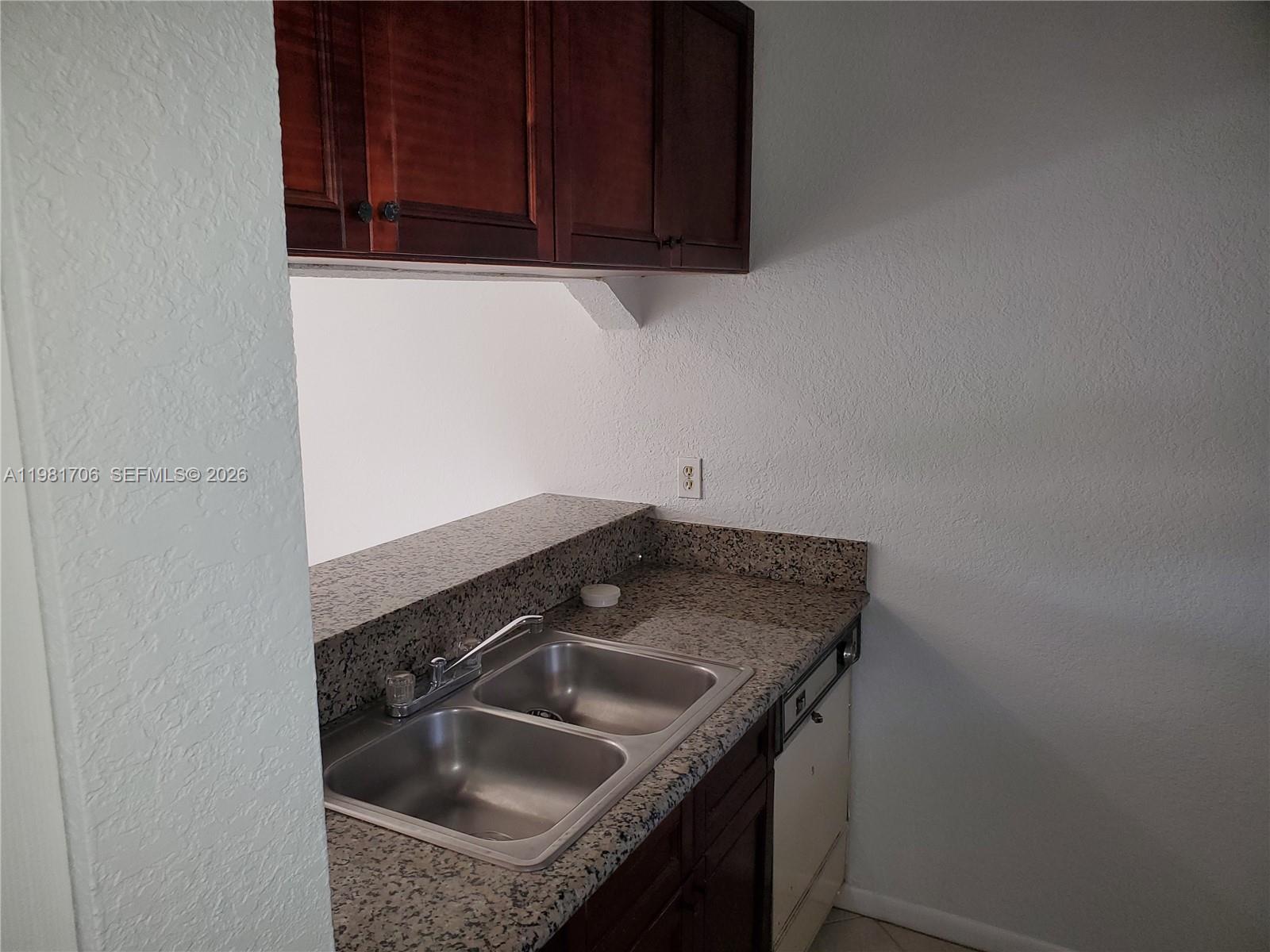 COUNTRY GARDENS CONDO - Residential