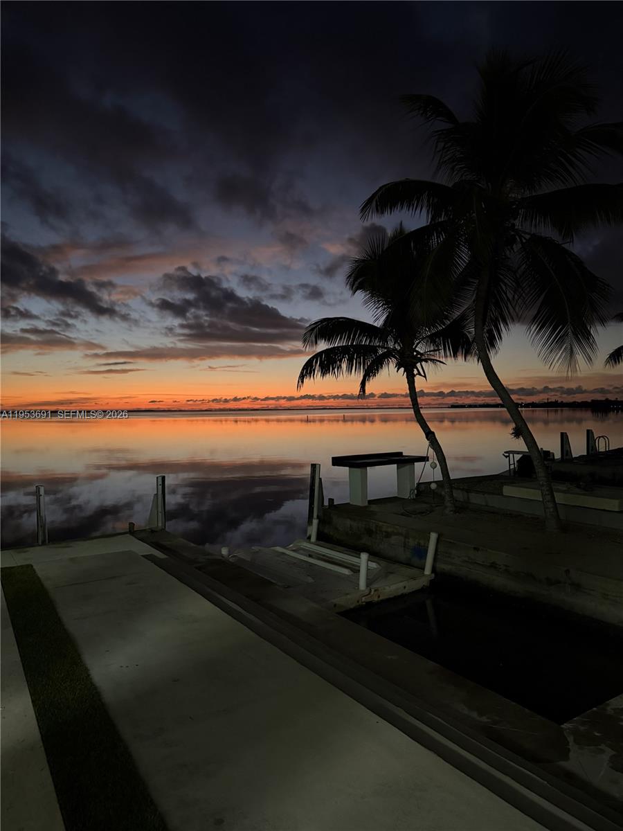 TROPICAL BAY - Residential