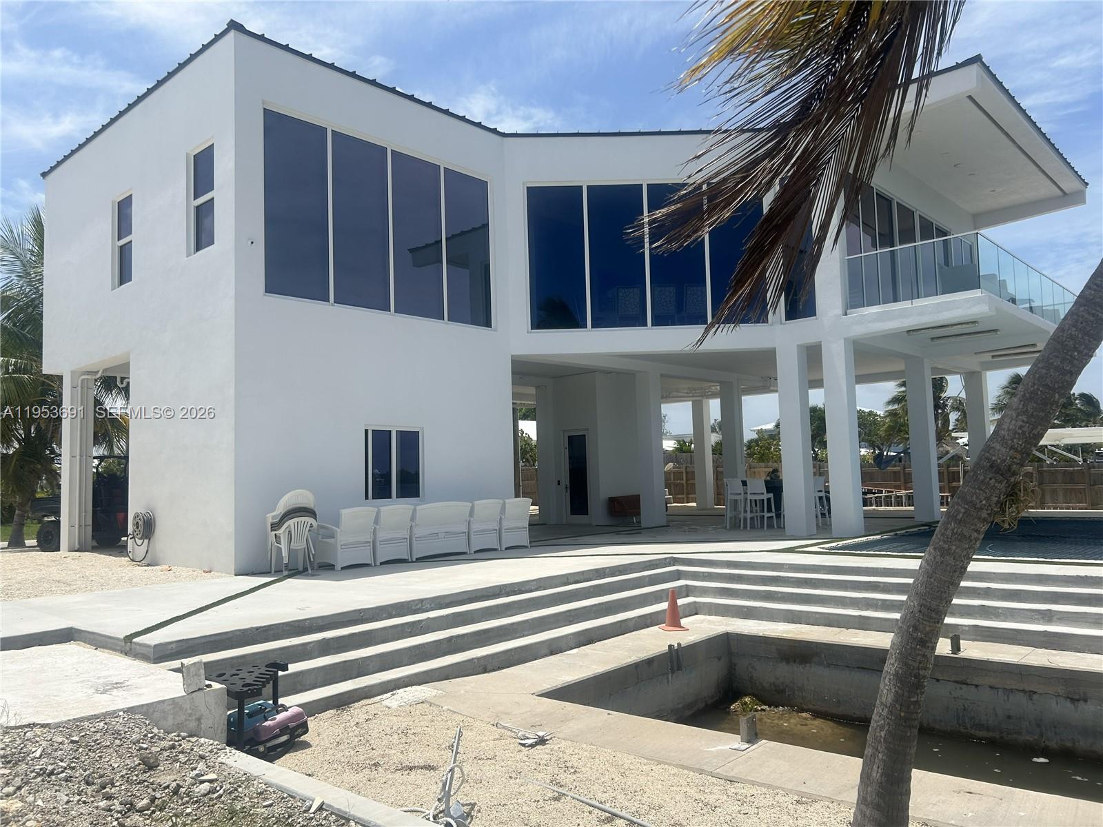 TROPICAL BAY - Residential