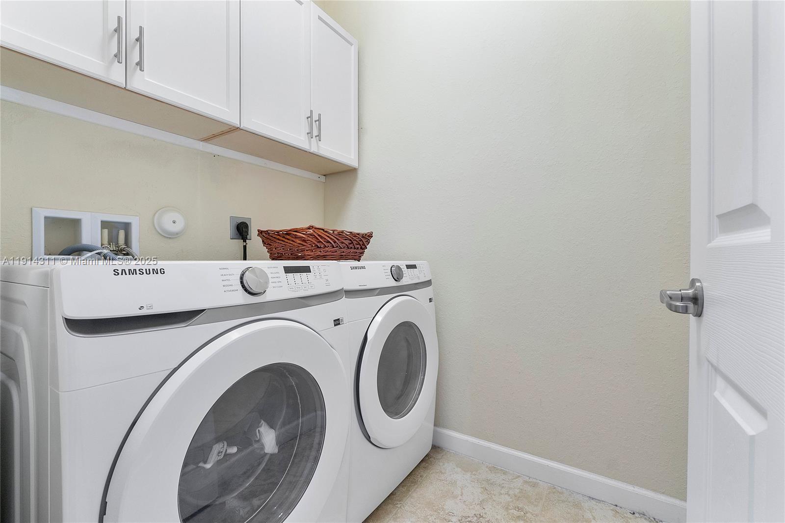 WELLINGTON PARC - Residential Lease