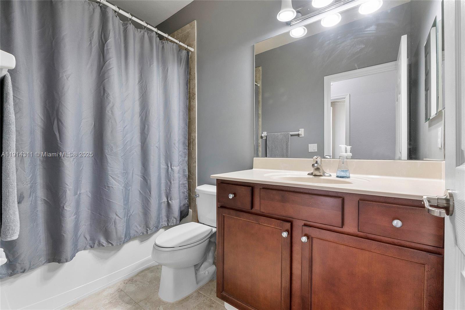 WELLINGTON PARC - Residential Lease