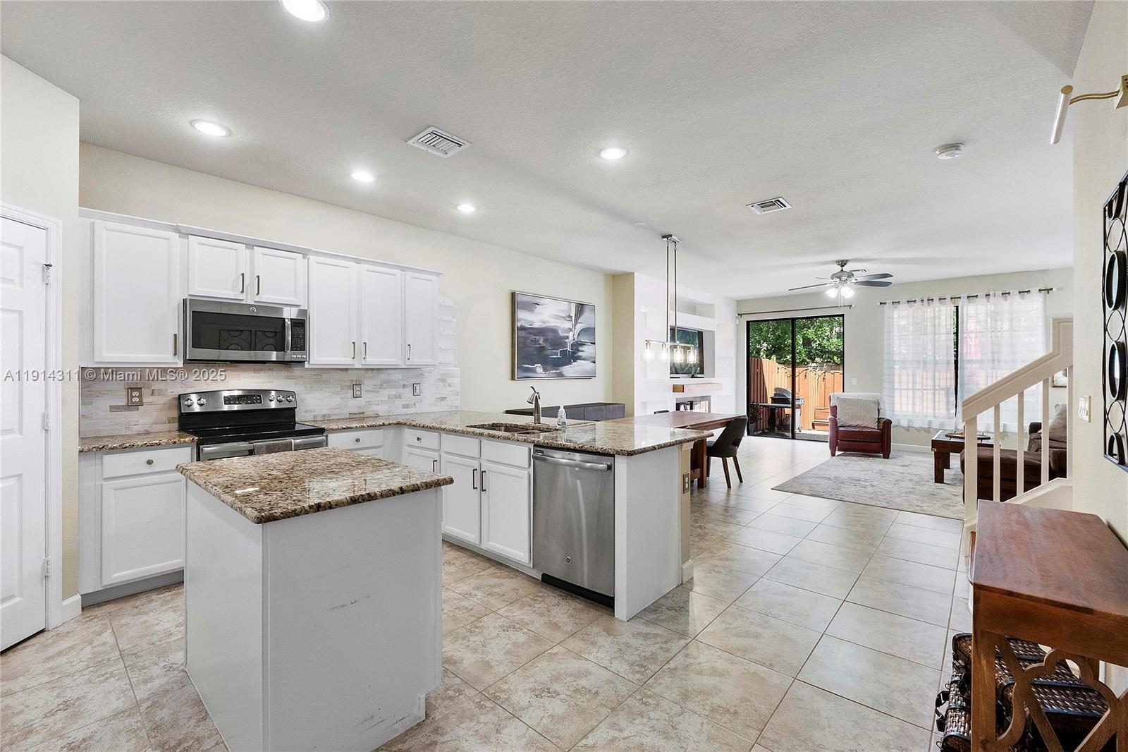 WELLINGTON PARC - Residential Lease
