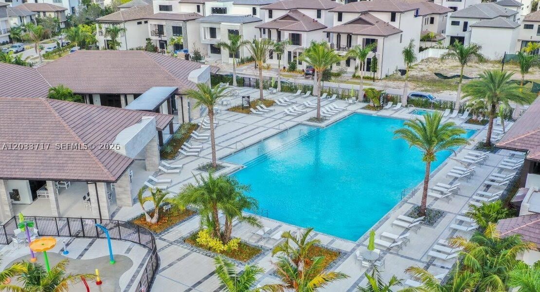 URBANA AT RESIDENCES - Residential