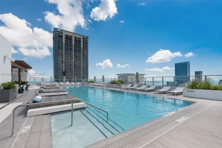 Discover modern Miami living in this gorgeous residence at Brickell Ten, one of the best-located buildings in Brickell. This bright and stylish 1-bedroom unit features an open layout, contemporary finishes and a private balcony with city views. The residence also includes an extra storage room and one assigned covered parking space. Brickell Ten offers outstanding amenities, including a rooftop pool and sauna, fitness center and spa, business center, BBQ area, kids’ playground, and main pool deck. Enjoy unbeatable walkability to Brickell Metrorail Station, Brickell City Centre, Publix, and Mary Brickell Village, placing shopping, dining, transportation, and entertainment at your doorstep.
A flexible rental policy allows leasing 3 times per year with a minimum of 4 months, making this home ideal for both end-users and investors. Perfectly located, this residence embodies the best of Brickell living.