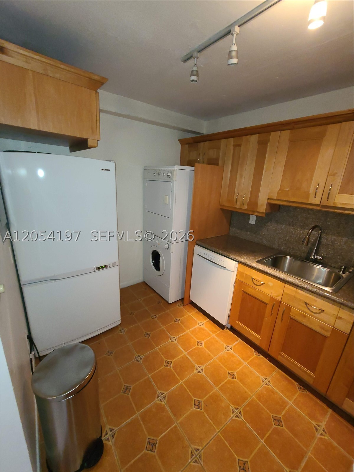 BAY POINT EAST CONDO - Residential Lease