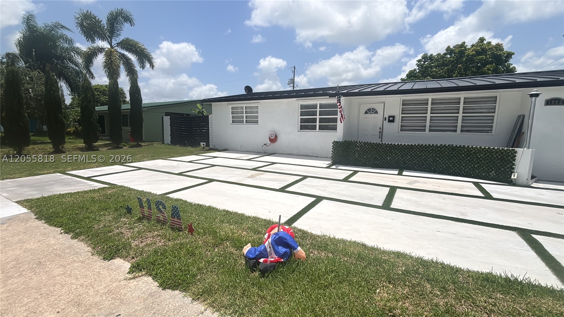 LAUREL MANOR - Residential