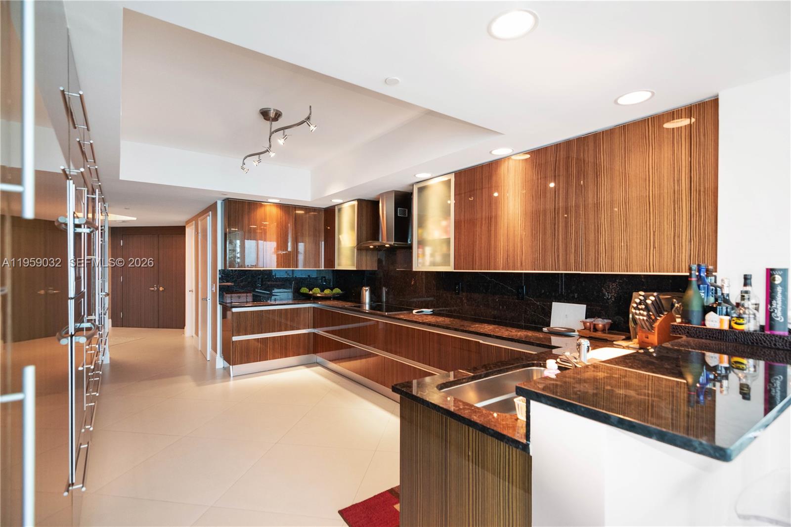 2711 HOLLYWOOD BEACH COND - Residential