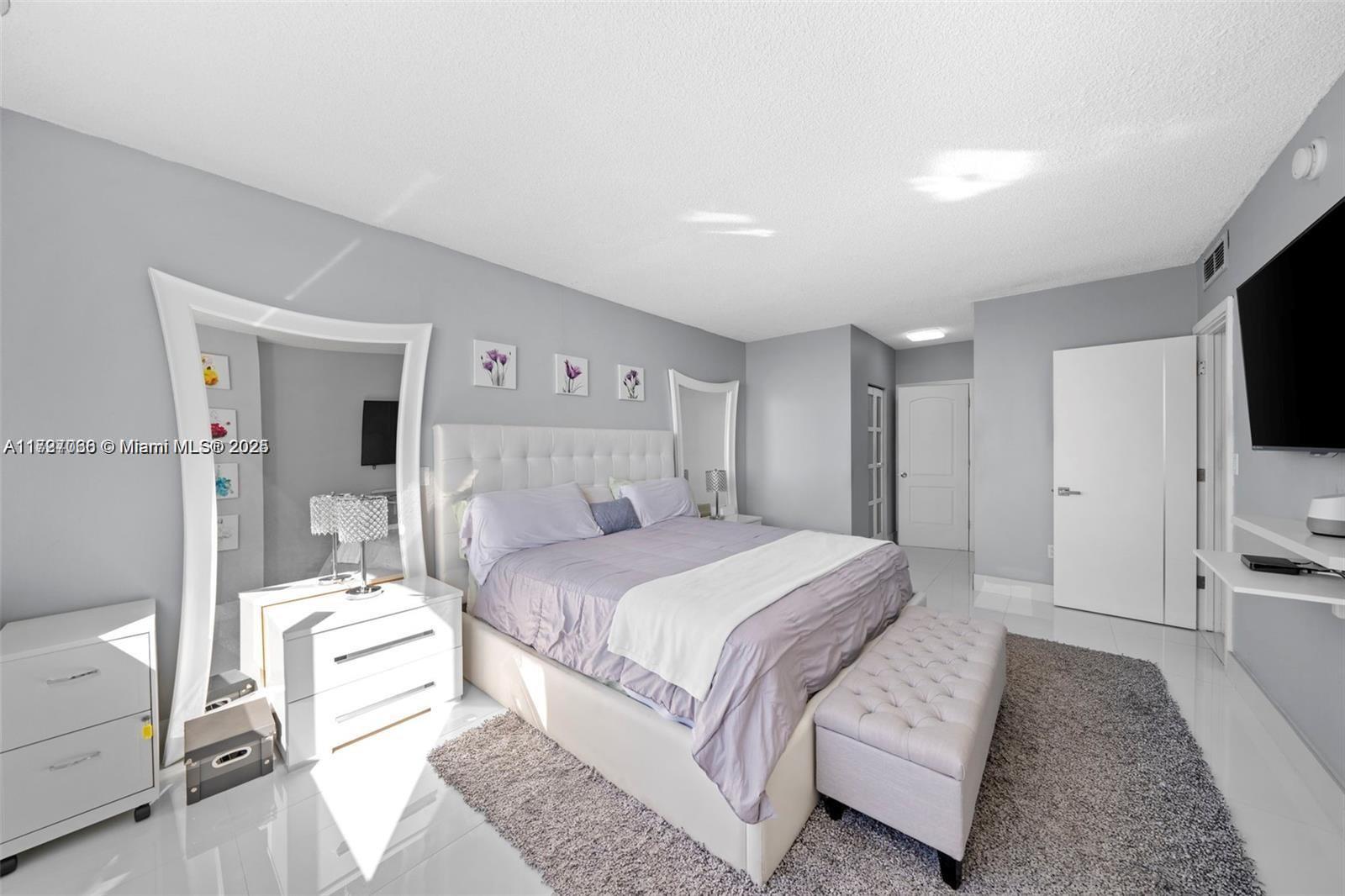 ARLEN HOUSE CONDO - Residential
