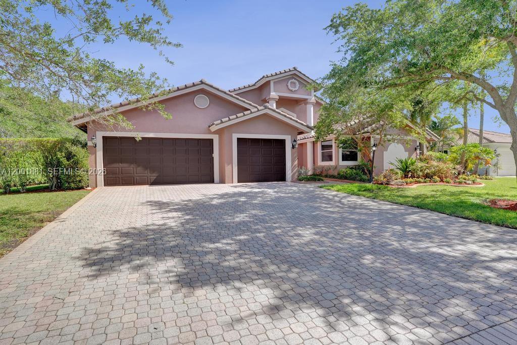 LANDINGS OF PARKLAND - Residential