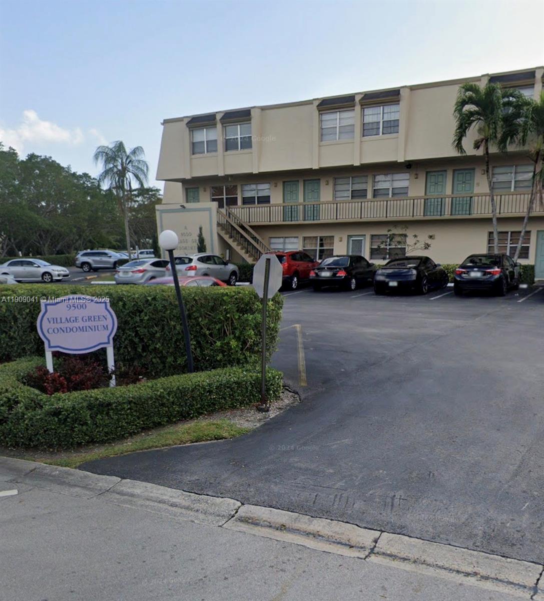 COME TO SEE THIS TOWNHOUSE STYLE 2 FLOORS IN THE DESIRABLE BOCA RATON. THIS TWO-STORY UNIT HAS EVERYTHING READY FOR YOU TO MOVE IN, NEAR SHOPPINGS, SUPERMARKETS, DINING AND MUCH MORE FOR YOU AND YOUR FAMILY. RATED "A" SCHOOLS. ALL AGES. NO LEASE 1ST YEAR OF OWNWERSHIP. NO PETS. AS IS CONTRACT ONLY.
