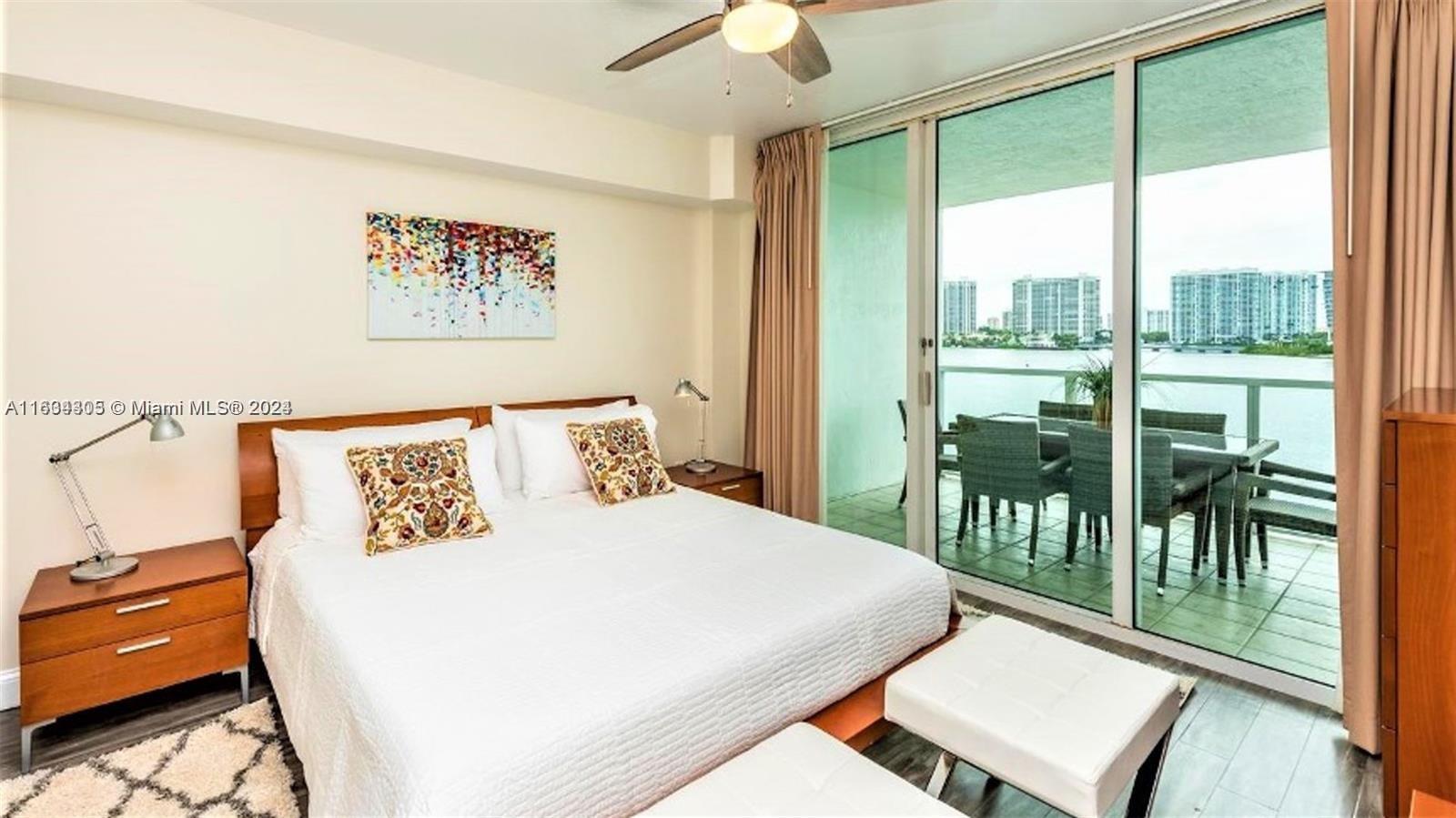 MARINA BAY CLUB CONDO HOT - Residential