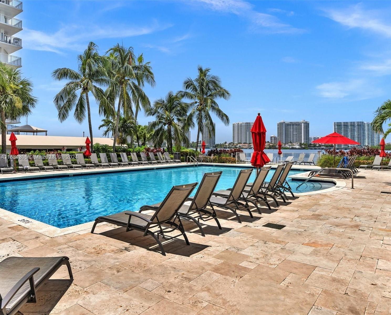 MARINA BAY CLUB CONDO HOT - Residential