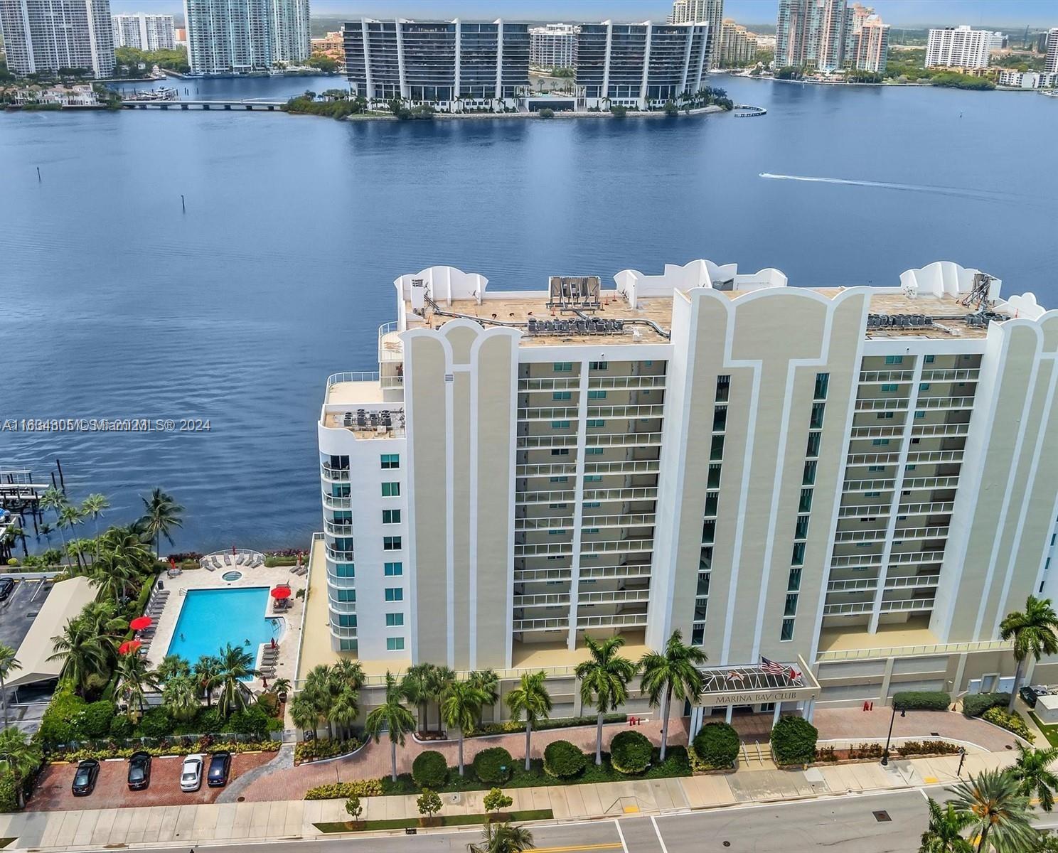 MARINA BAY CLUB CONDO HOT - Residential