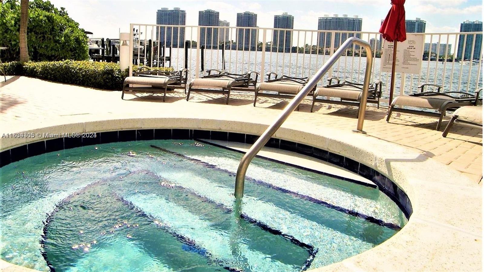 MARINA BAY CLUB CONDO HOT - Residential