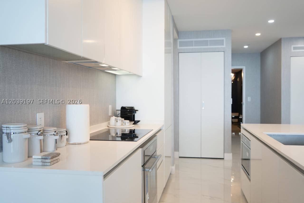 ARIA RESERVE SOUTH CONDO - Residential Lease