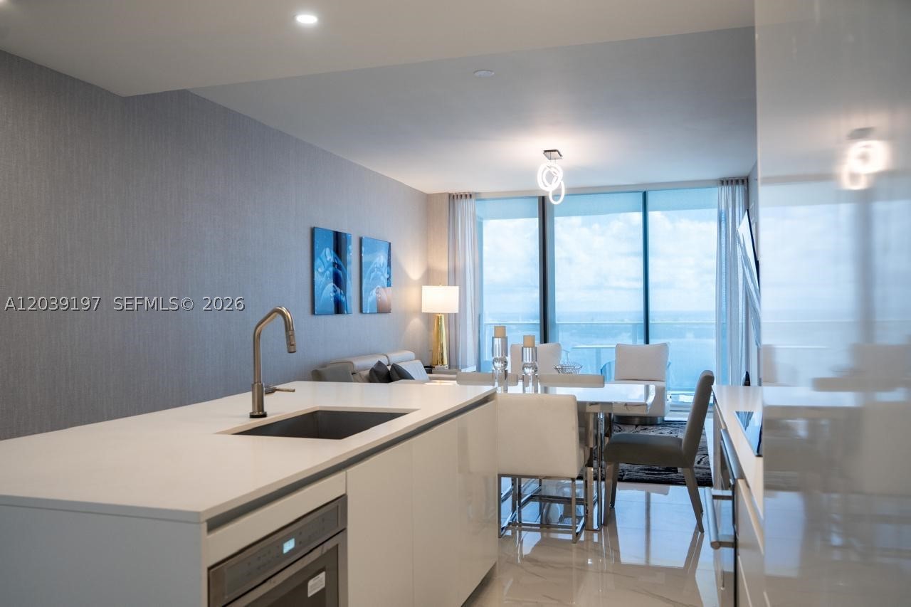 ARIA RESERVE SOUTH CONDO - Residential Lease