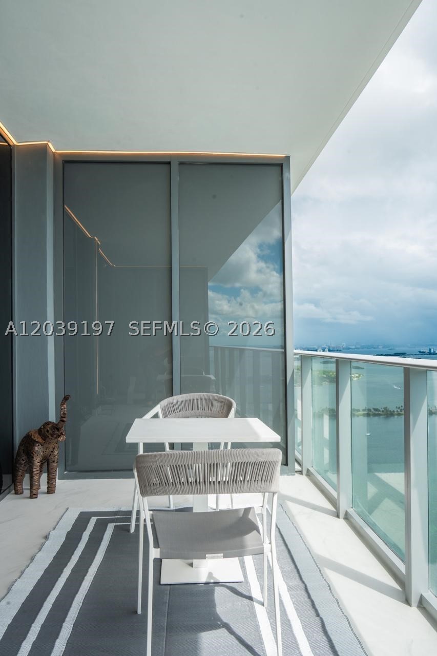 ARIA RESERVE SOUTH CONDO - Residential Lease