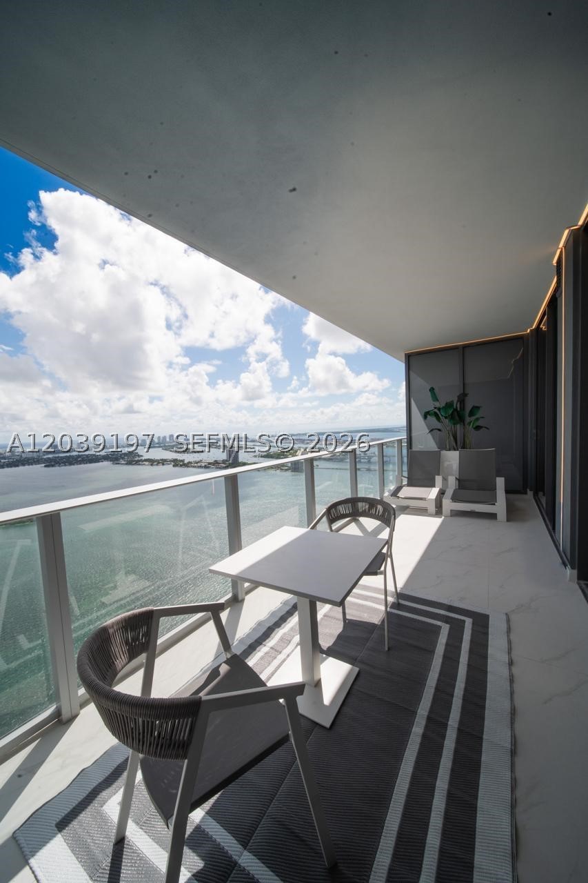ARIA RESERVE SOUTH CONDO - Residential Lease