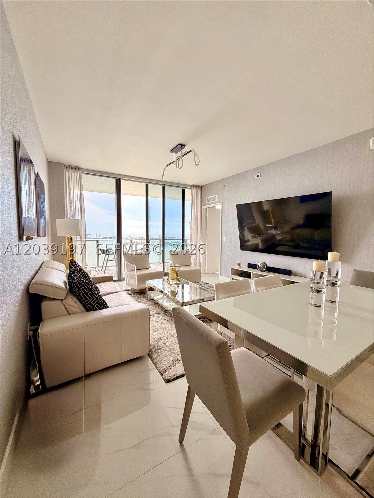 ARIA RESERVE SOUTH CONDO - Residential Lease
