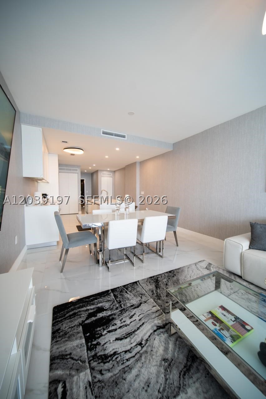 ARIA RESERVE SOUTH CONDO - Residential Lease