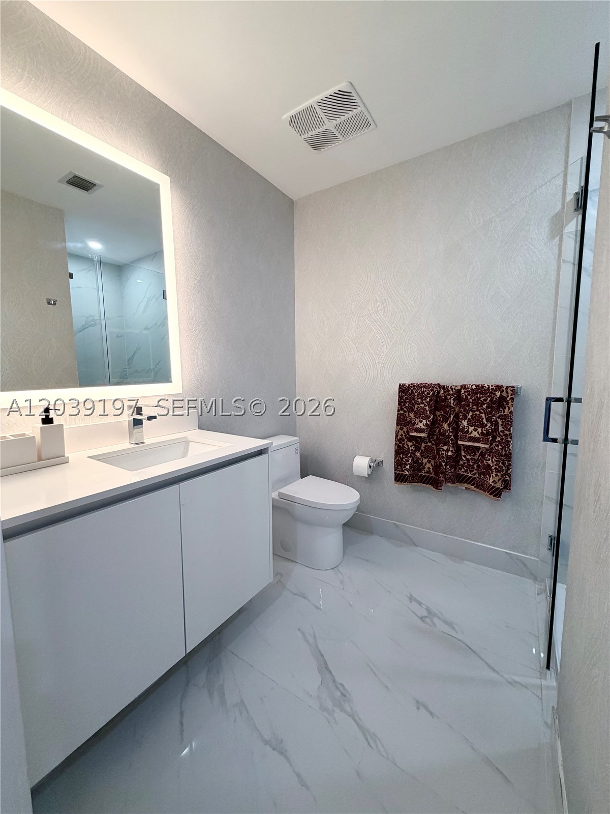 ARIA RESERVE SOUTH CONDO - Residential Lease
