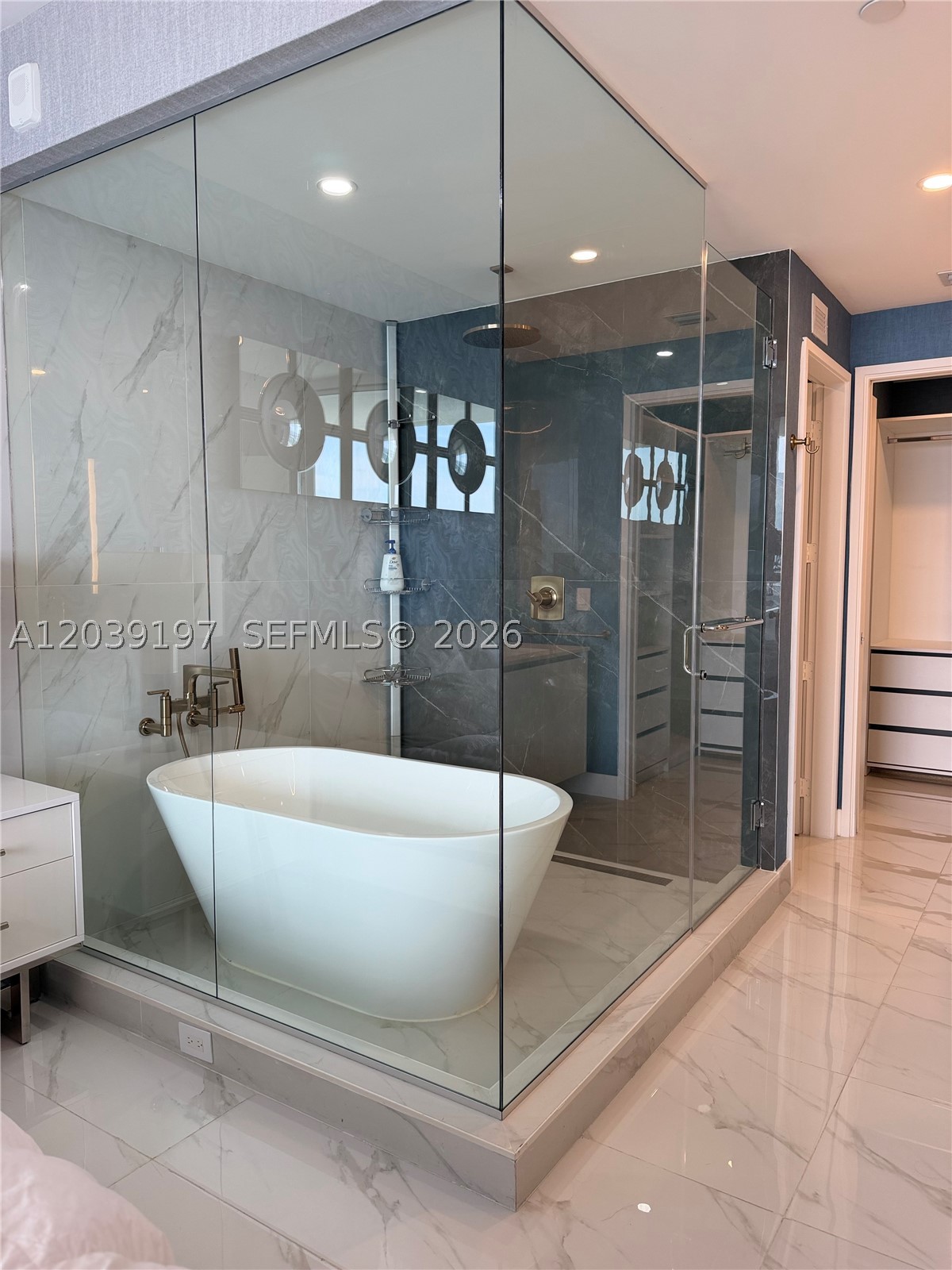 ARIA RESERVE SOUTH CONDO - Residential Lease