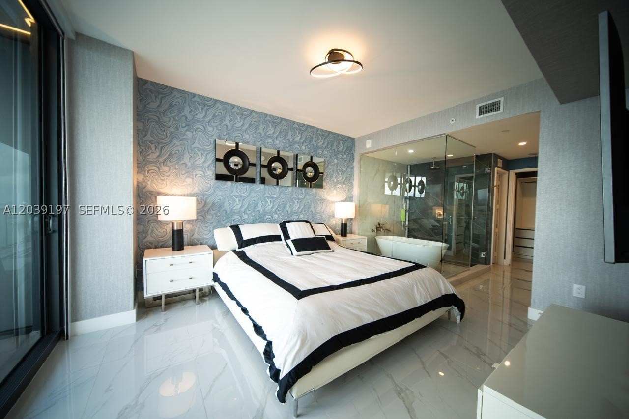 ARIA RESERVE SOUTH CONDO - Residential Lease