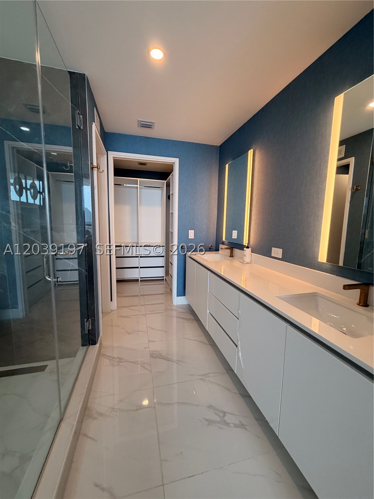 ARIA RESERVE SOUTH CONDO - Residential Lease