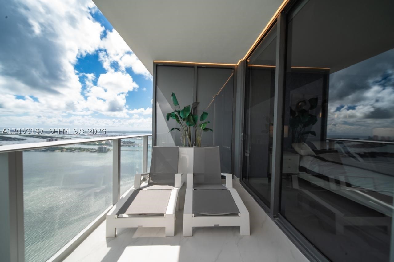ARIA RESERVE SOUTH CONDO - Residential Lease