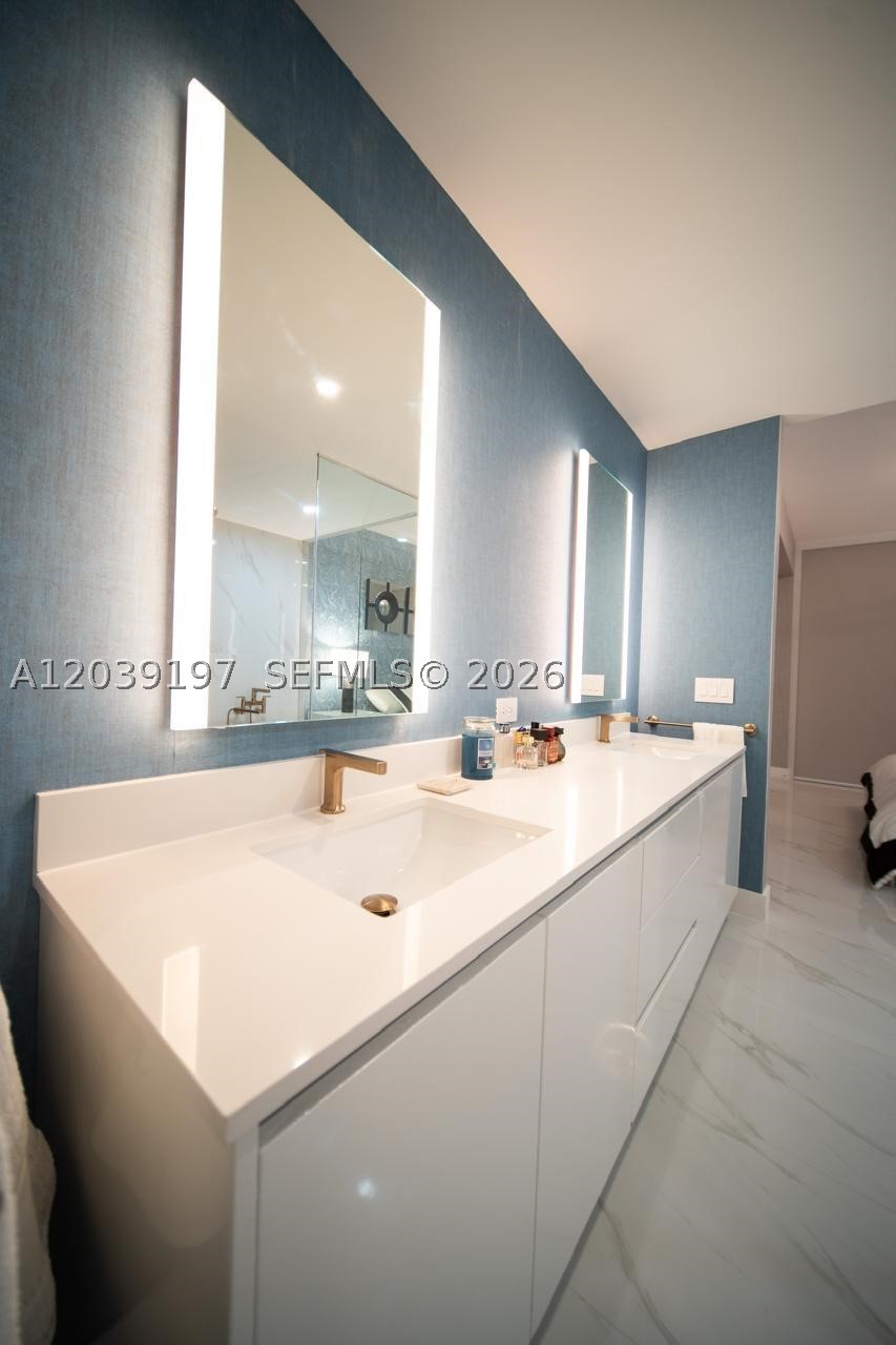 ARIA RESERVE SOUTH CONDO - Residential Lease