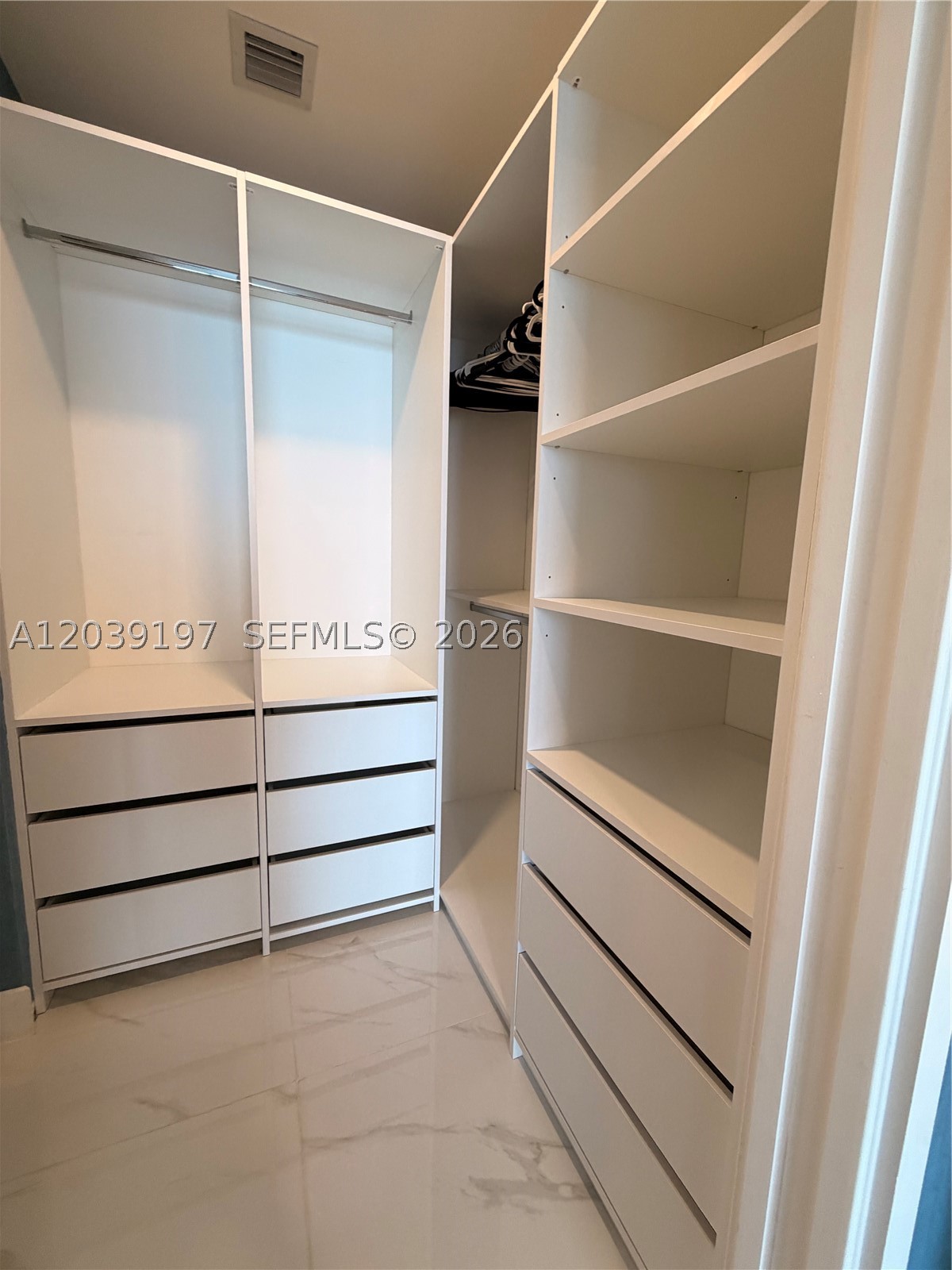 ARIA RESERVE SOUTH CONDO - Residential Lease