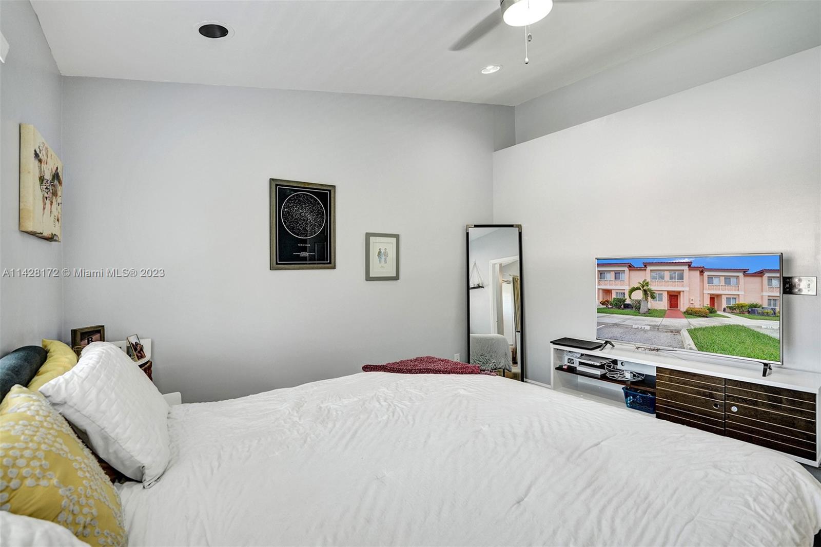 CHAPEL TRAIL II - Residential Lease