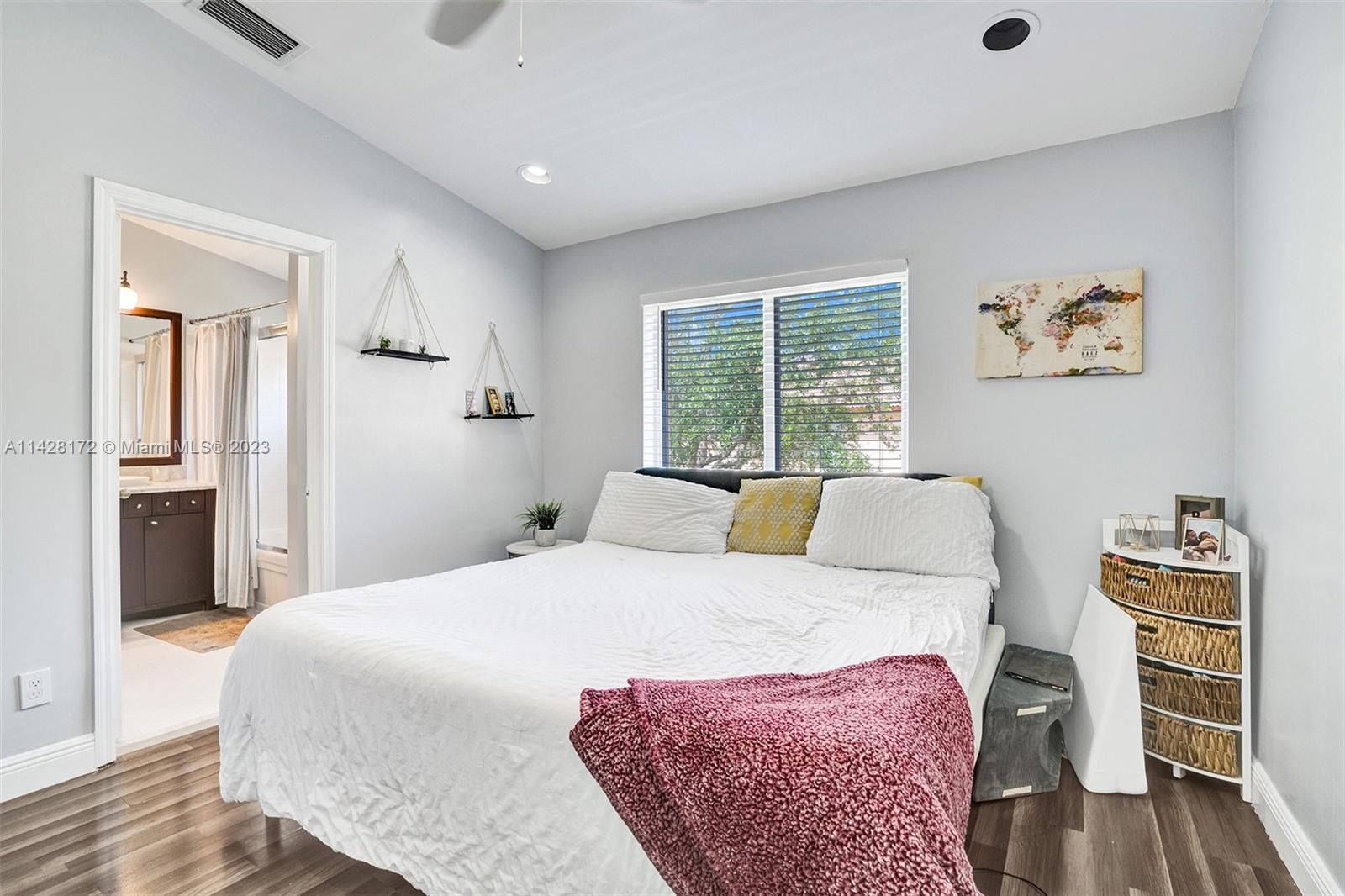 CHAPEL TRAIL II - Residential Lease