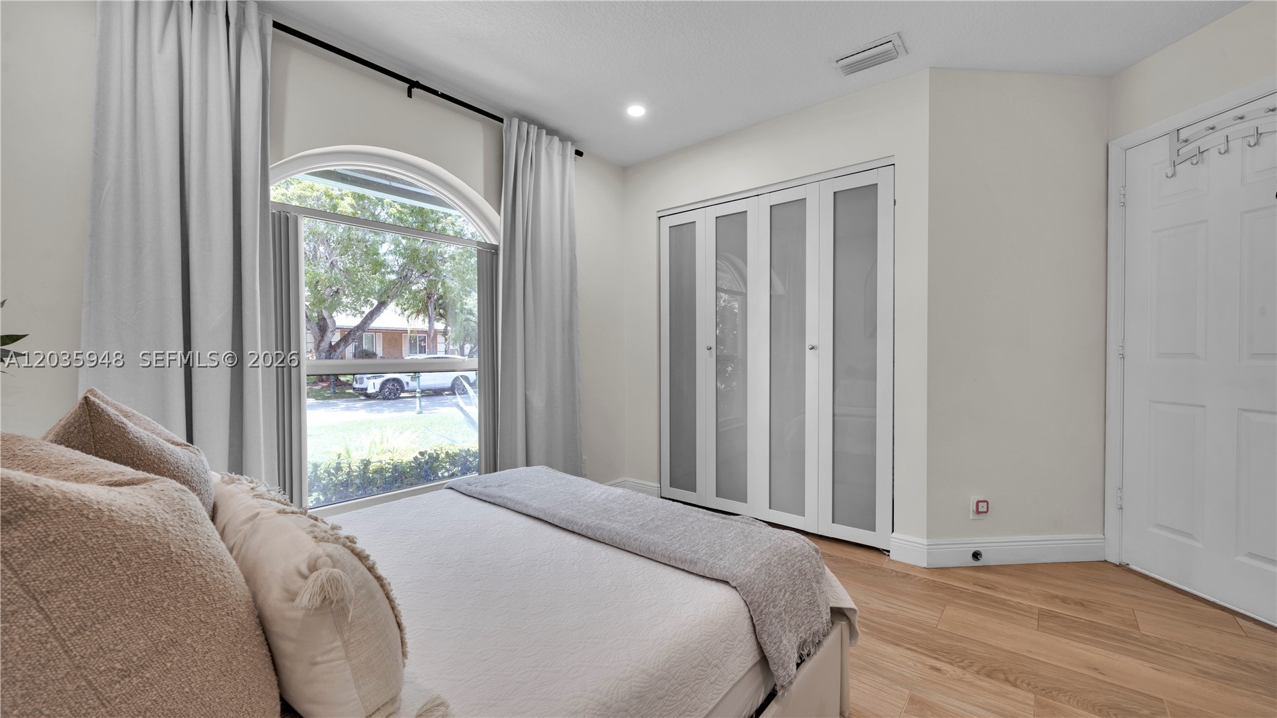 KENSINGTON - Residential