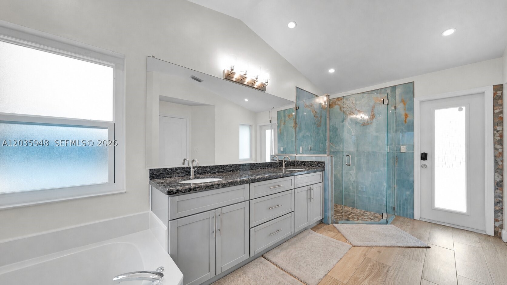 KENSINGTON - Residential