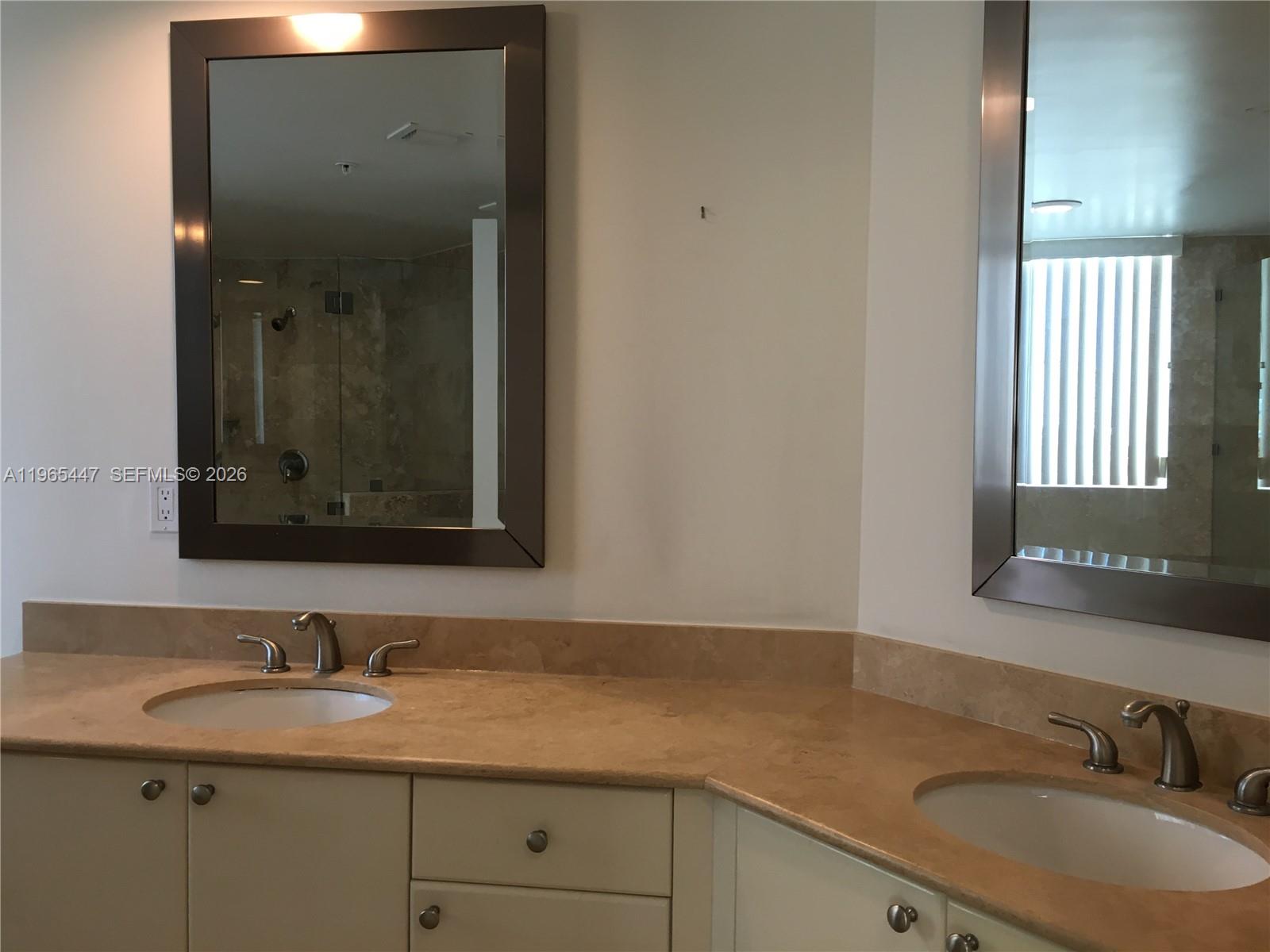 DUO COMDOMINIUM EAST - Residential Lease
