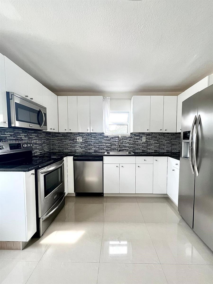 Beautiful 1 Bed 1 Bath furnished,  located in a peaceful neighborhood in Hollywood. Tile throughout the unit, wood cabinets & crown moldings. Easy and quick move in.