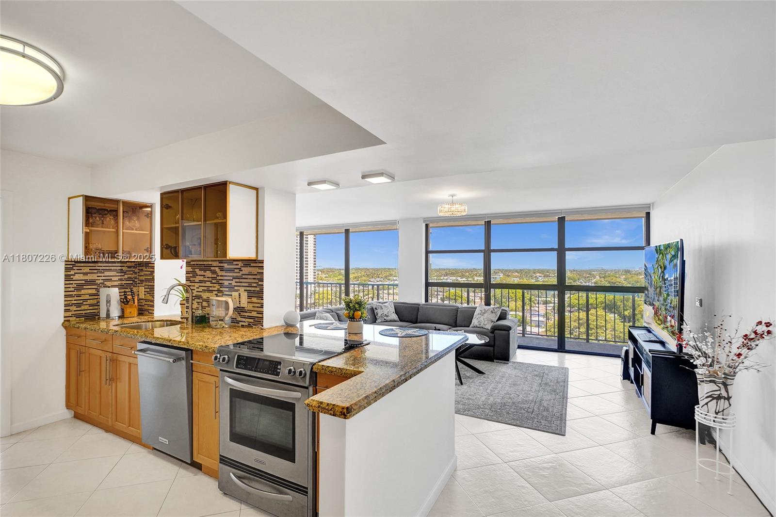 200 LESLIE CONDO - Residential