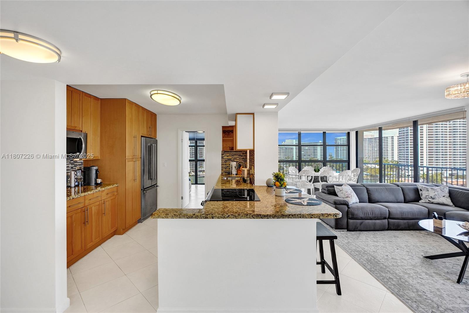 200 LESLIE CONDO - Residential