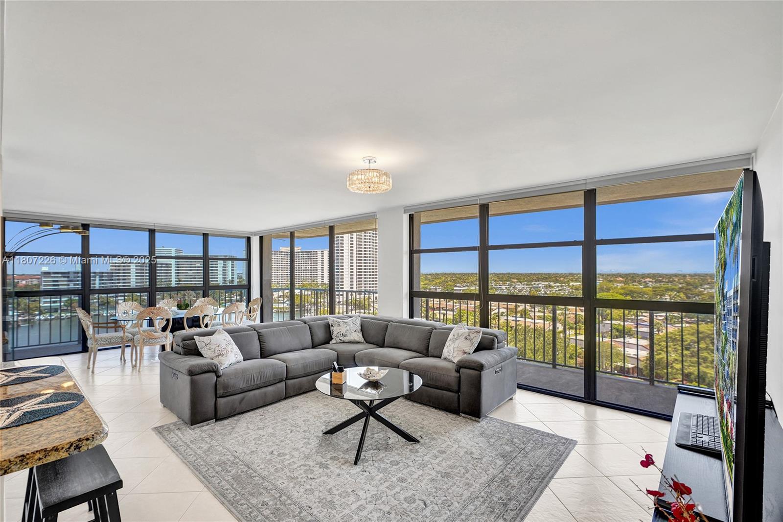 200 LESLIE CONDO - Residential