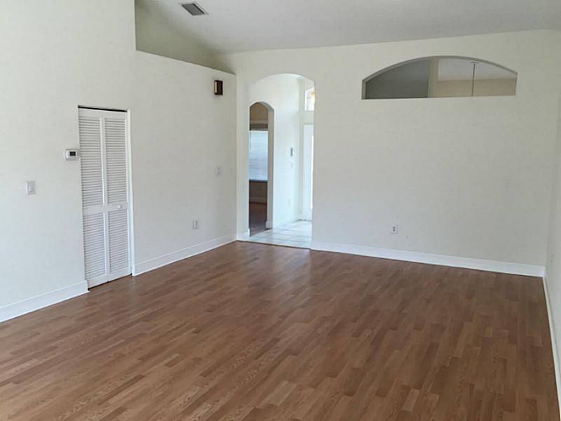 FOREST LAKES COUNTRY GARD - Residential Lease