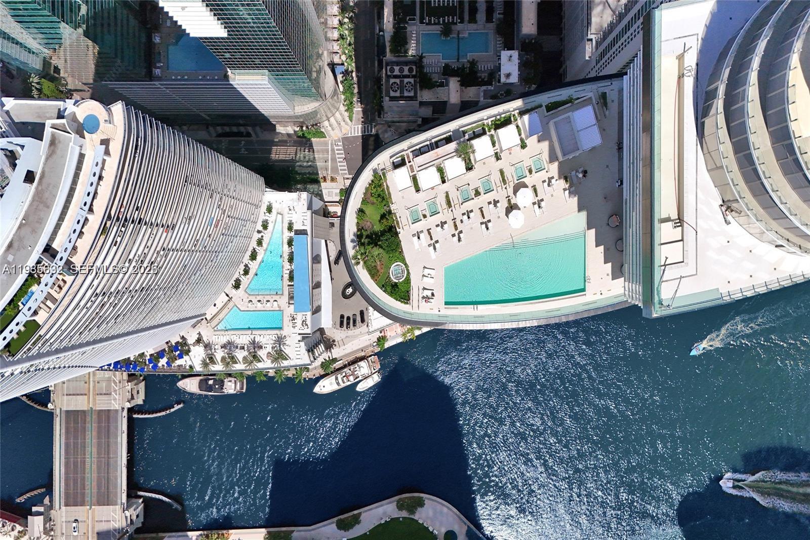 ASTON MARTIN RESIDENCES - Residential