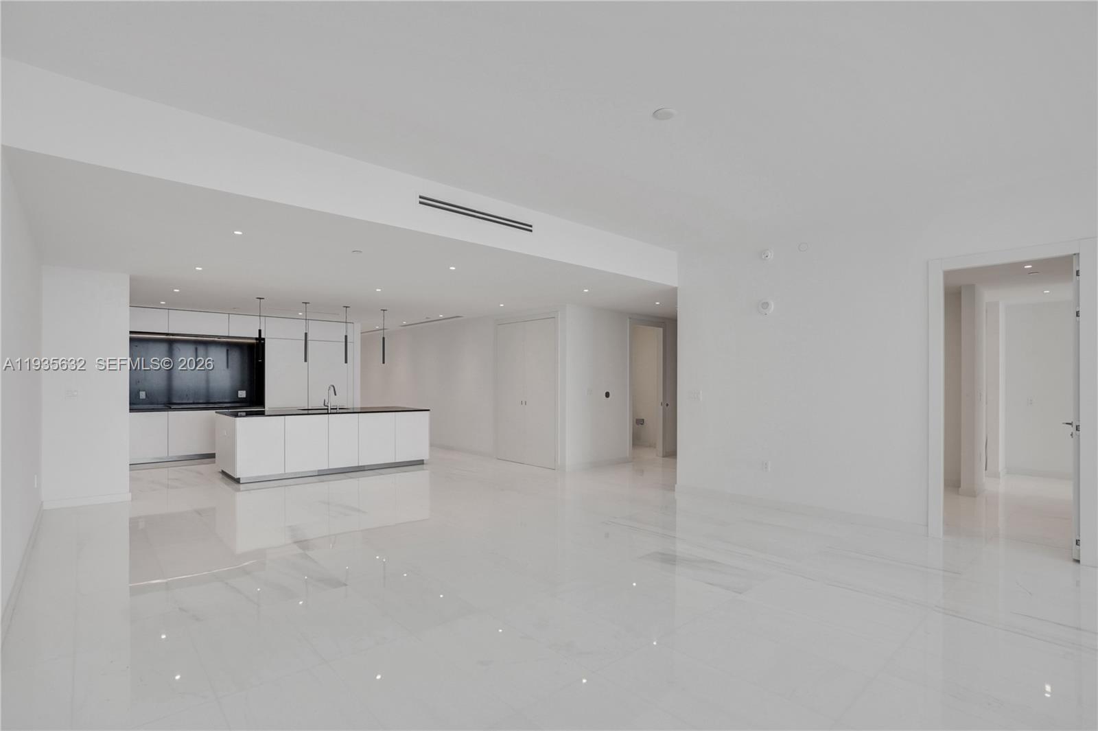 ASTON MARTIN RESIDENCES - Residential