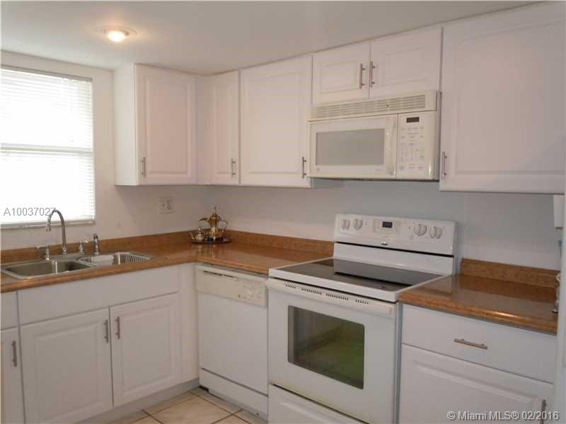 Spacious & Bright 2-Story 1 Bedroom 1 & 1/2 Bath Condo.  Master Bedroom And bath along with Large Laundry Room/Utility on second floor. Balcony And 1/2 A Bathroom On The Bottom Floor. Gated Community And Plenty Of Parking. Community Offers 2 Pools, Tennis Courts, Clubhouse, & Picnic Area. Walk To Shopping, Restaurants, Schools, And Public Transportation.