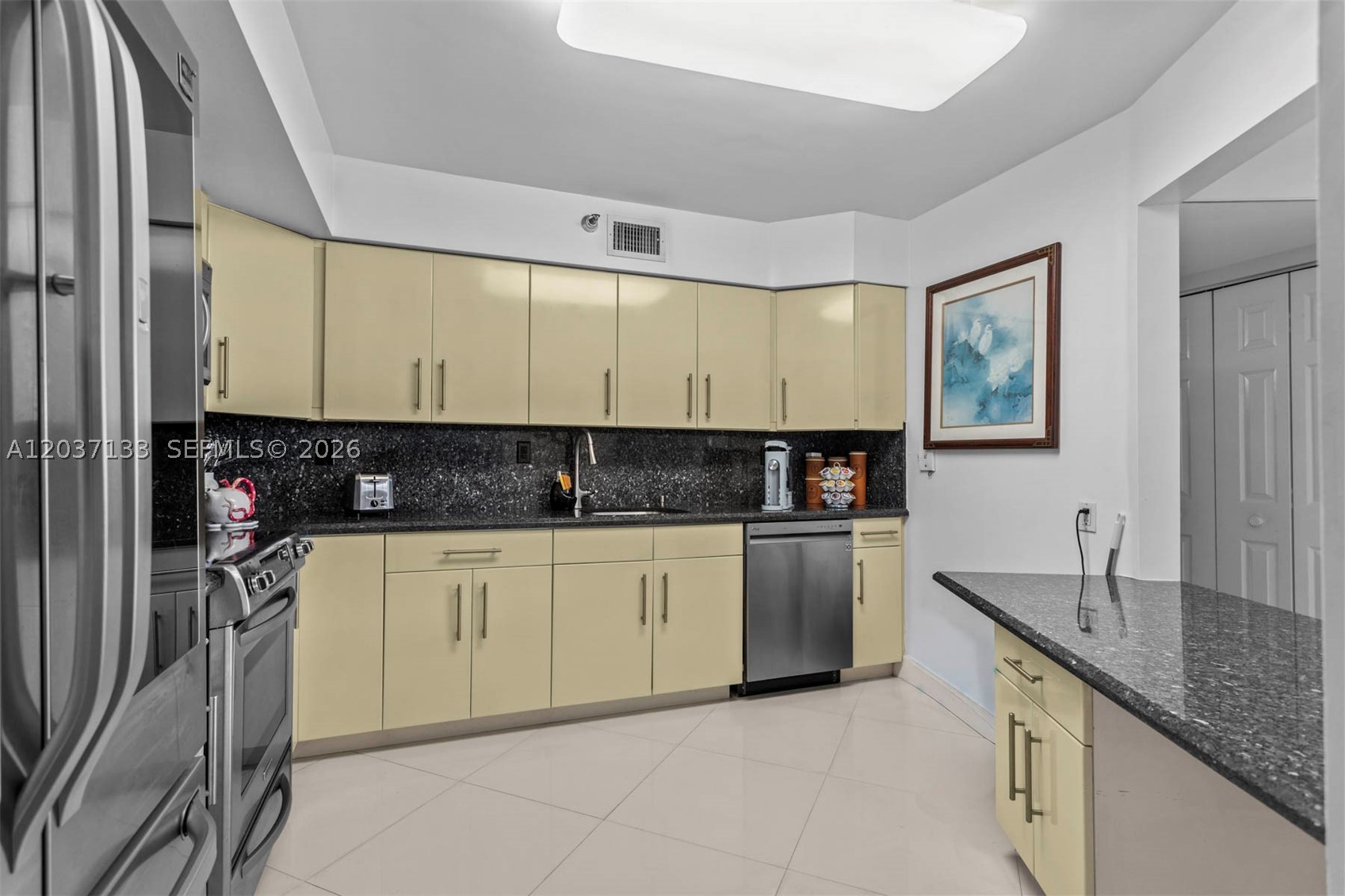 MYSTIC POINTE TOWER 400 C - Residential
